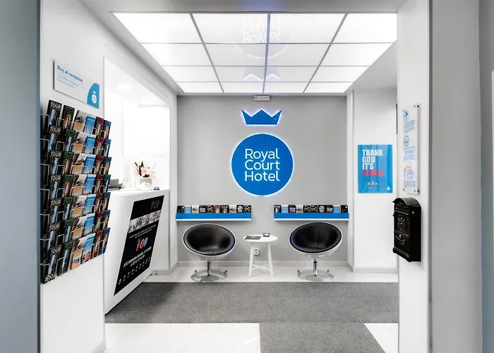 Royal Court מלון 3*
