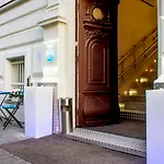 Royal Court Hotel 3*
