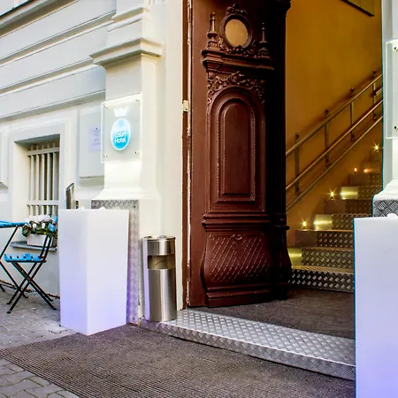 Royal Court Hotel 3*
