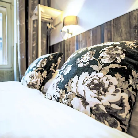 Royal Court Hotel 3*