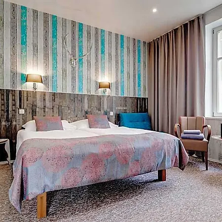 Royal Court Hotel 3*