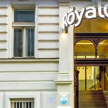 Royal Court Hotel 3*