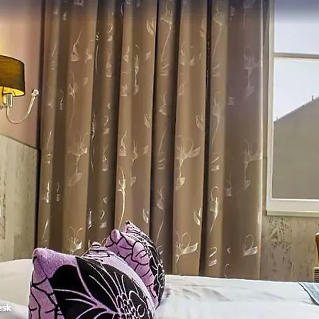Royal Court Hotel 3*