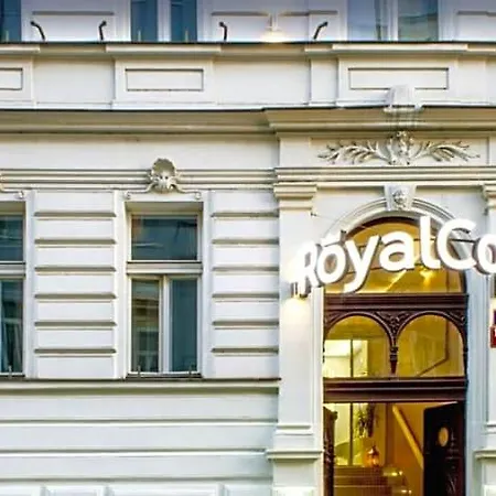 Royal Court Hotel 3*