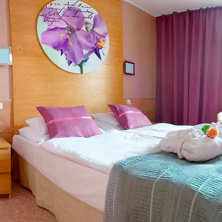 Royal Court Hotel 3*