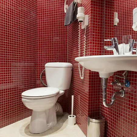 Royal Court Hotel 3*
