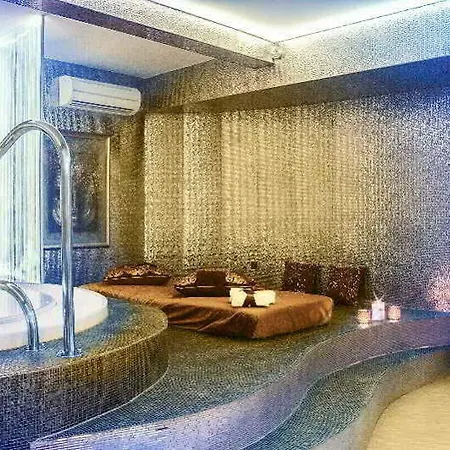 Royal Court 3*